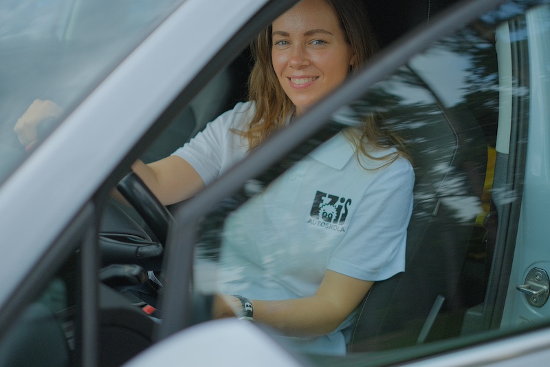 Auto vadīšanas apmācības instruktore Monika Līga Ezermale