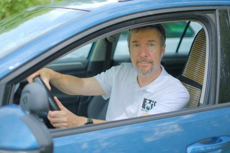 Auto vadīšanas apmācības instruktors Romualds Ignatjevs